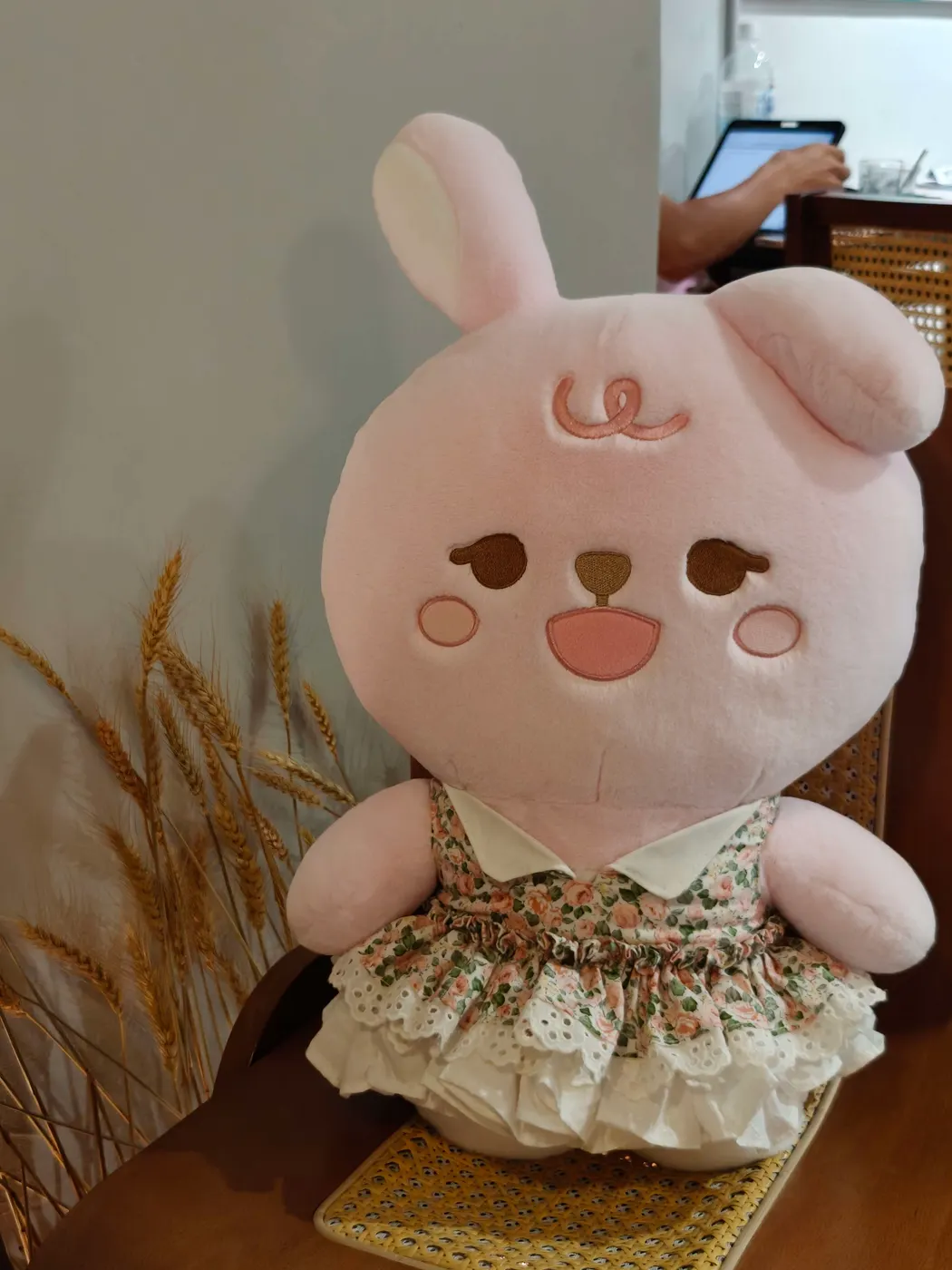 米白蕾絲荷葉洋裝 正面